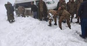 Snow-trapped tourists rescued in Pakistan